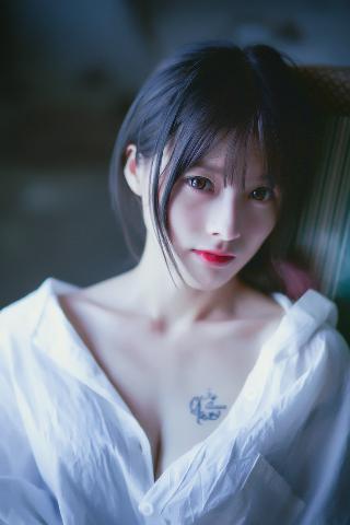 人妻的无奈：善良的她为何遭遇侵犯？3个细节揭露职场潜规则的残酷！